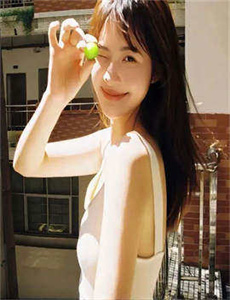 绿地黄花